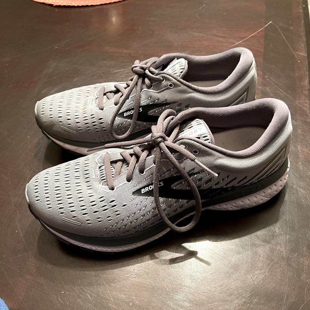 Womens Brooks Ghost 14 sneakers 9.5